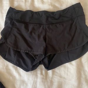 2.5 in lulu shorts